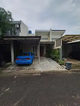 Jual Cepat, Rumah Renovasi, 1,5 LT, Utara, Di Cluster The ICON BSDCITY