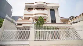 Dijual Rumah Tiga Lantai  Dan  Siap Huni Di Jakarta Barat