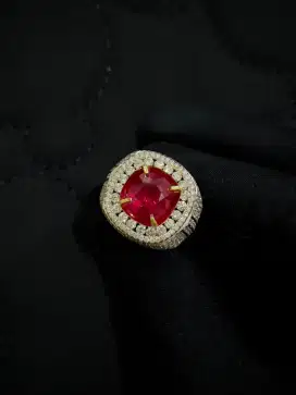Ruby burma 3.60 crt, mewah, wibawa, nyentrik