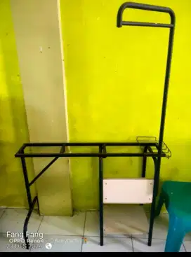 Meja seterika an