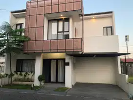 RUMAH 2 LANTAI ONE GATE SYSTEM 3 MENIT KE KAMPUS ISI DI SEWON BANTUL