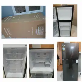 Kulkas baru new polytron dua pintu