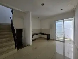 DIJUAL RUMAH GREEN LAKE CITY