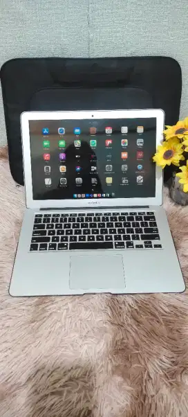 Macbook Air 2014/Core i5/Ram 4GB/SSD 128GB/13' Mulus Normal Siap Pakai