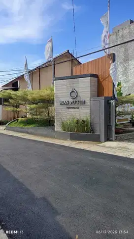 Town house 3 kamar tidur lokasi strategis
