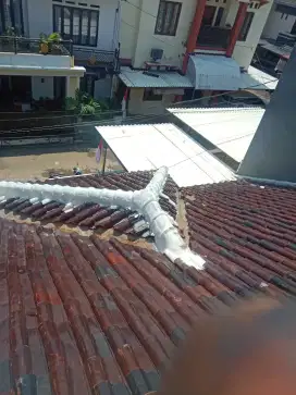 Perbaikan atap bocor dan renovasi