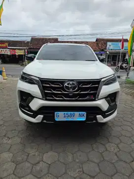 Fortuner gr 2.8 tahun 2024