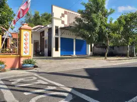 Dikontrakkan murah rumah & toko bangunan baru , halaman luas .