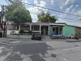 Rumah dan tempat usaha dekat kampus UNS