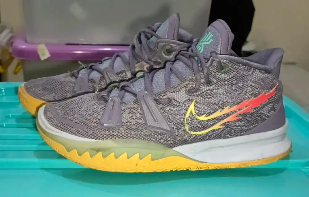 Sepatu Basket Kyrie 7 Day Break Citron Pulse Size 44