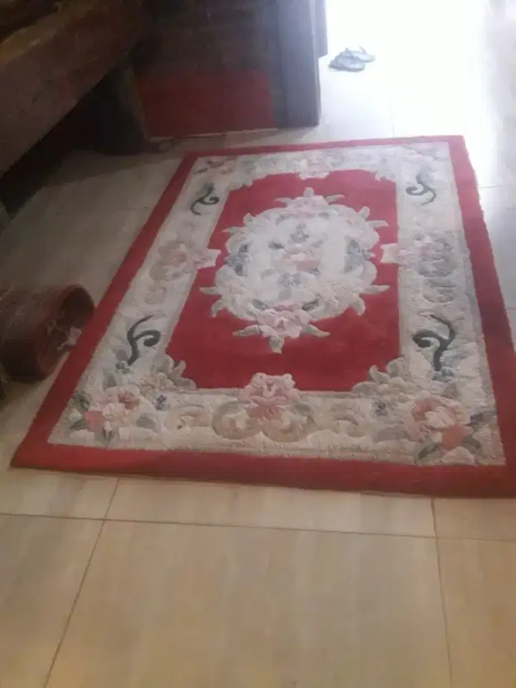 Karpet merah handmade wool UK London