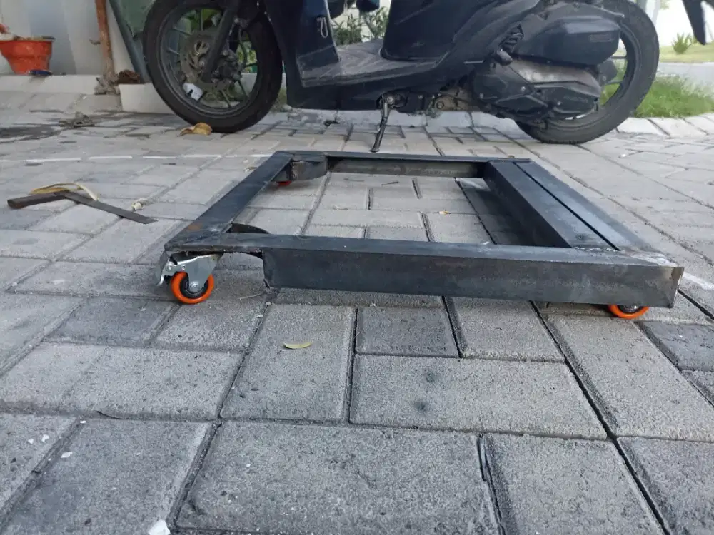 Tatakan untuk kulkas ukuran besar