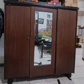 Lemari Jati Tua 3 Pintu Kayu Solid