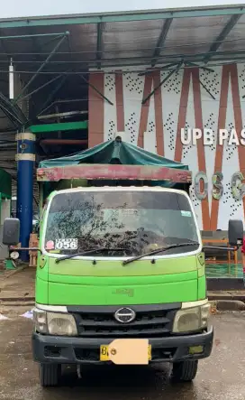 Truk hino dutro bukan Center