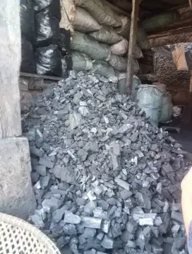 Arang kayu bakar