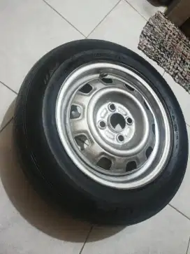 Ban serep ori Starlet kapsul / kotak pcd 4x100 + Ban Dunlop 70%