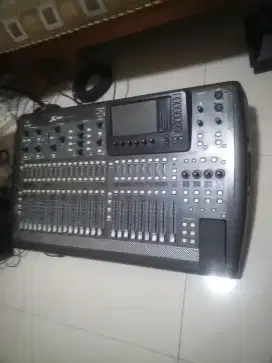 Mixser Behringer x32