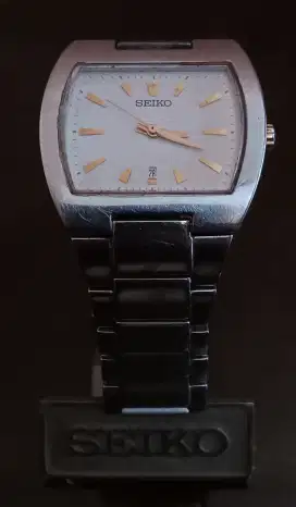 Jam Seiko Conceptual Quartz Original.