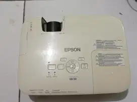 Proyektor Epson EB-S9 2500 Lumens – Jernih & Awet