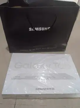 Kardus samsung tab S7 FE 5G lengkap charger dan adavtornya