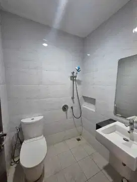Sewa Murah Rumah green lake city 4x12 dekat tol 2lt 2kamar renov rapi