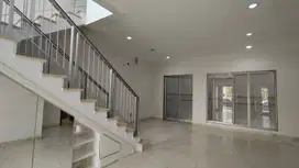 Rumah Sewa di Golf Island PIK