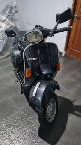 Vespa Exclusive 2 th 1991 P150XE biru metalik mulus km rendah