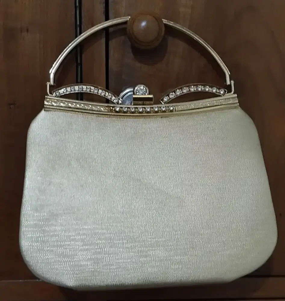 Jual tas pesta warna emas