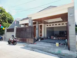 Rumah Mewah Luas 280m² Gress Garasi 4 Mobil Finishing Solo Kota