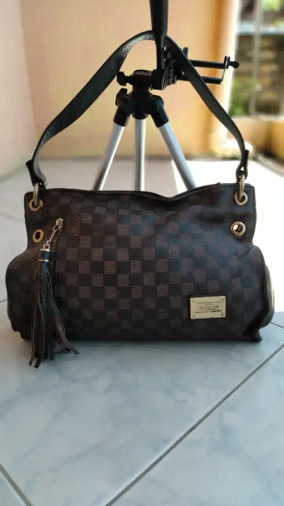 Tas kulit wanita