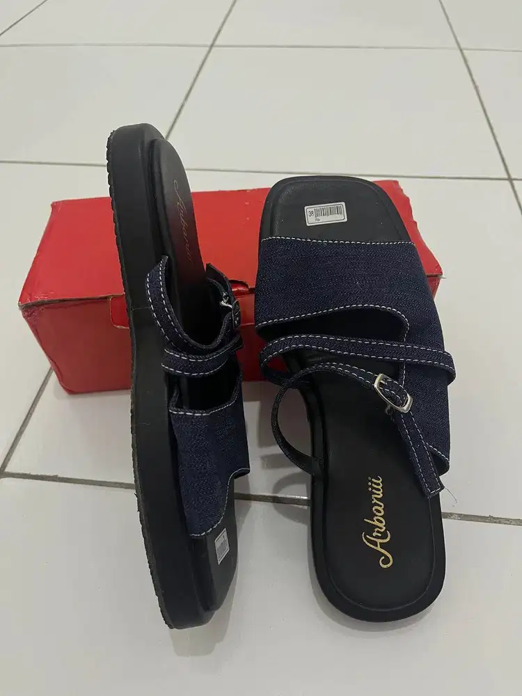 EDISI PINDAHAN - Dijual Sepatu dan Sendal 25k