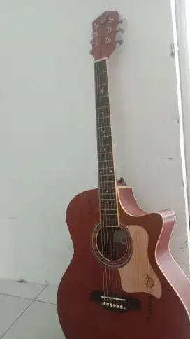 Gitar akustik Mandalika