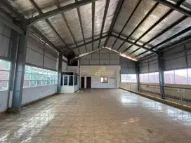 TEMPAT USAHA STRATEGIS, PARKIRAN LUAS DI GEDONG KUNING