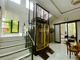 RUMAH MEWAH ADA LIFT BARANG, KOTA JOGJA, DEKAT STASIUN LEMPUYANGAN