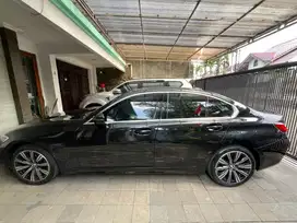 BMW 320i 2022 Bensin