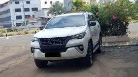 Toyota fortuner vrz diesel 2019 putih
