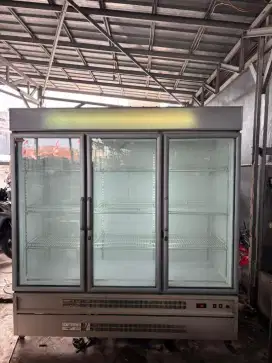 Showcase 3 pintu