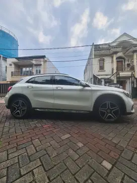 Mercedes-Benz GLA200 2017 AMG Line