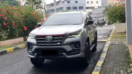Toyota fortuner vrz gr sport diesel 2023 silver