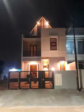 Rumah baru 2 lantai dalam.komplek Arco Sawangan