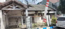 Tanah dengan bangunan kuno