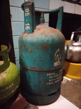 Tabung gas Elpiji 12 kg warna biru