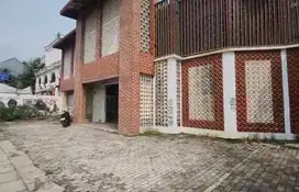 Gedung Raya Kemang Parkir 20 Mobil