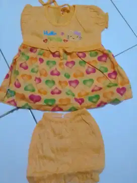 Baju bayi perempuan