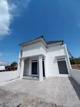 Rumah Cantik Modern Pesan Bangun di Banjarsari Solo (AD)