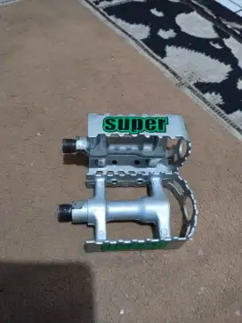 Pedal sepeda aluminium