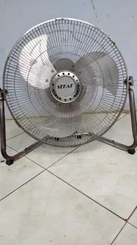 Kipas angin lantai sekai 16 inci