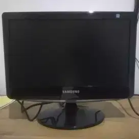 LCD Monitor Samsung 16in Wide (B1630)