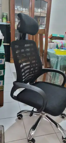 Kursi gamers atau komputer