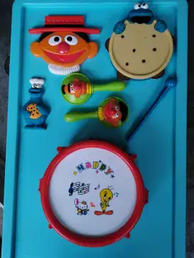 Seperangkat alat musik plastik